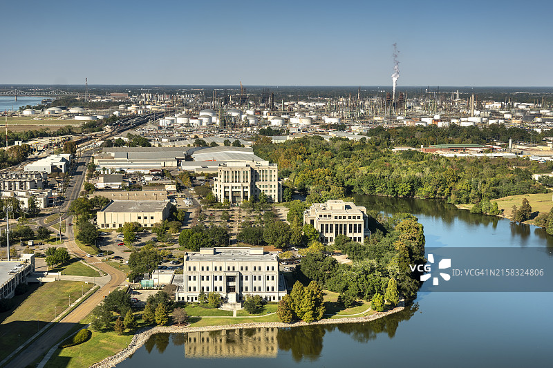 密西西比河上的路易斯安那州巴吞鲁日市中心图片素材