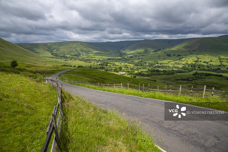 通往英国峰区埃代尔谷的道路图片素材