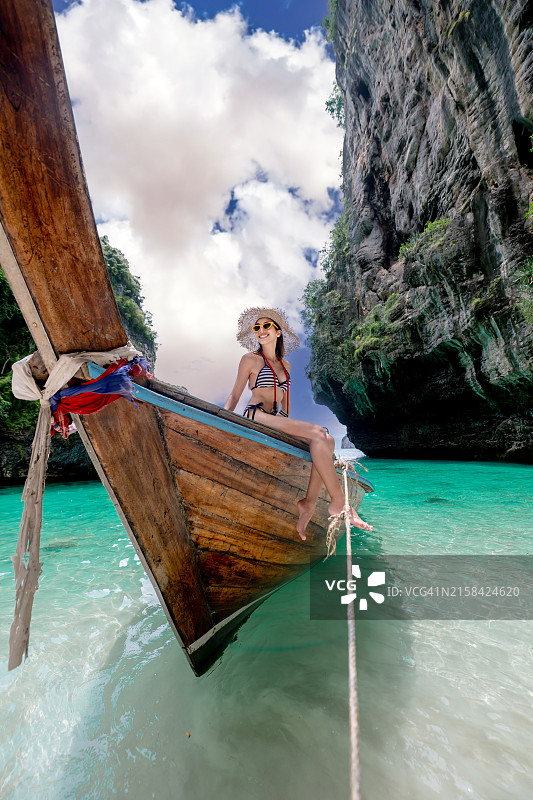 岛屿中的潟湖图片素材