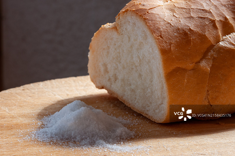 桌子上面包的特写图片素材