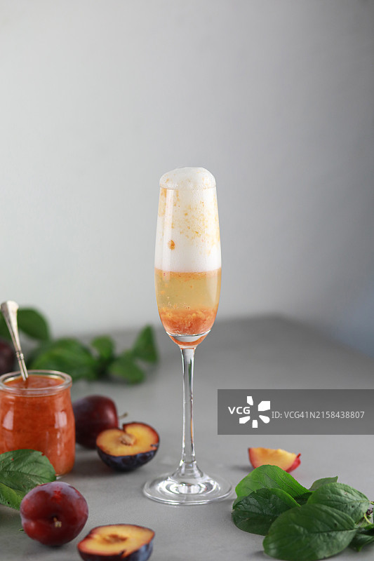 桌子上的饮料特写图片素材