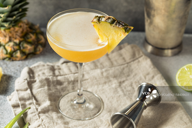 桌上的饮品特写，美国图片素材