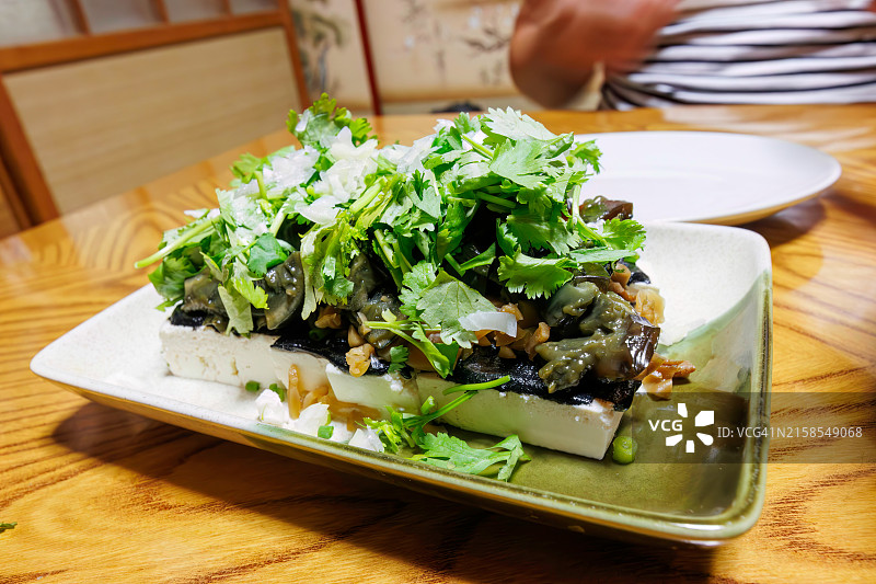 香菜皮蛋凉豆腐图片素材