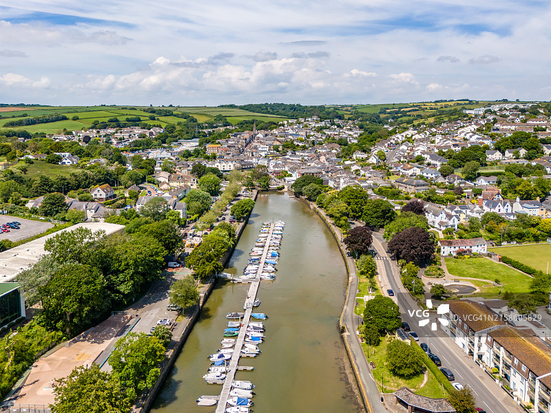 金斯布里奇码头的船只鸟瞰图图片素材