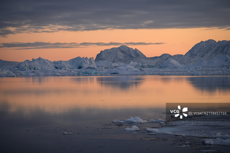 东格陵兰岛的瑟米利克峡湾图片素材