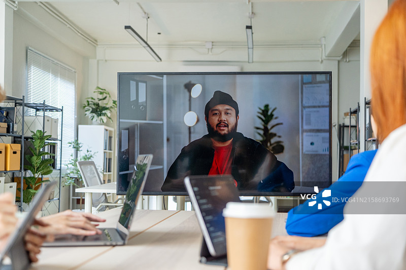 商务团队召开视频会议图片素材