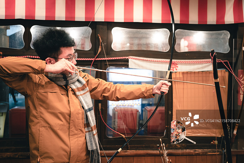 准备好，瞄准，玩得开心！图片素材