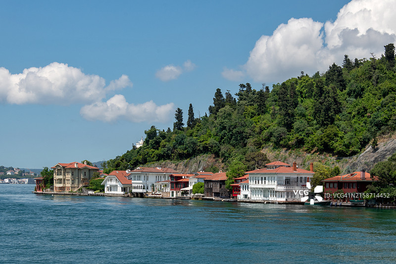 土耳其伊斯坦布尔博斯普鲁斯海峡的奢华生活图片素材