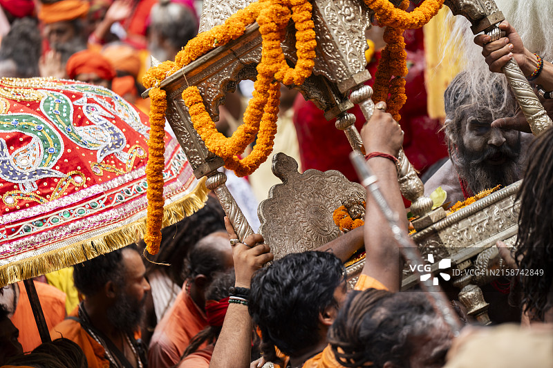 印度卡马克雅神庙的信徒图片素材