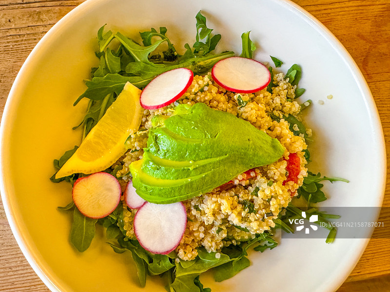 藜麦牛油果沙拉图片素材
