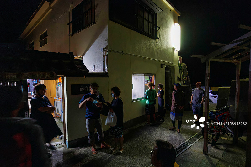 夏季最后一晚，举办特别宴会图片素材