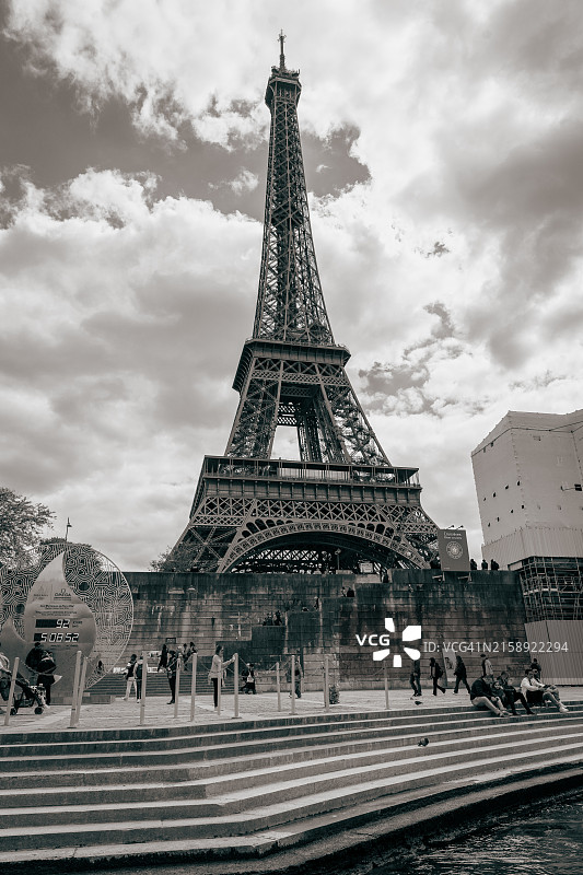 埃菲尔铁塔迎接奥运会倒计时图片素材