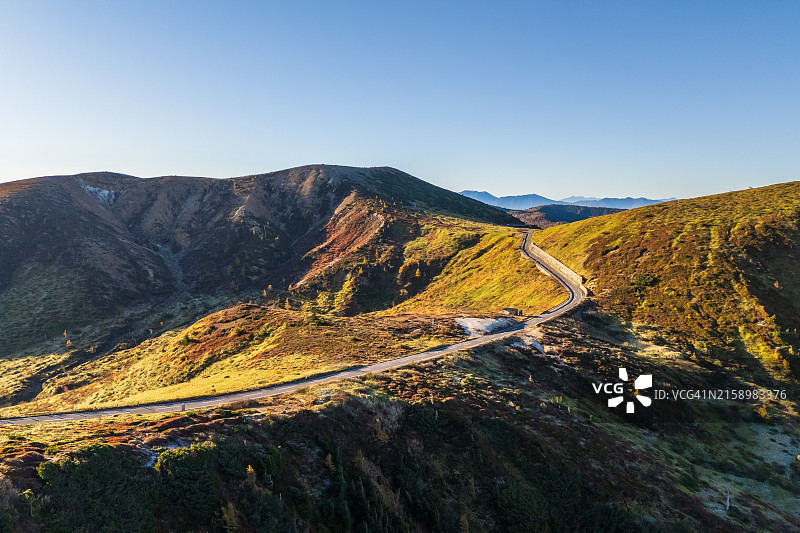 日本长野县志贺高原横手山292号山路图片素材