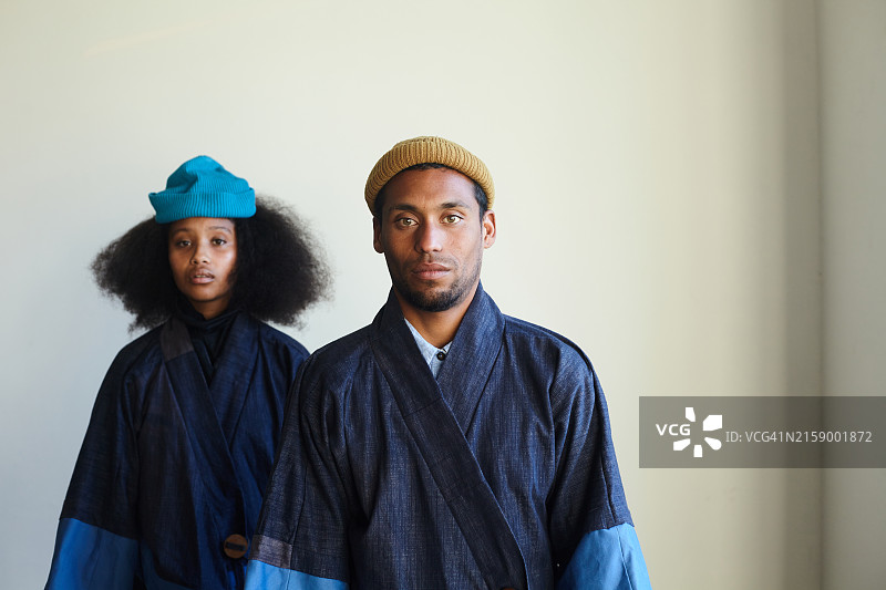 两位模特的时装写真图片素材