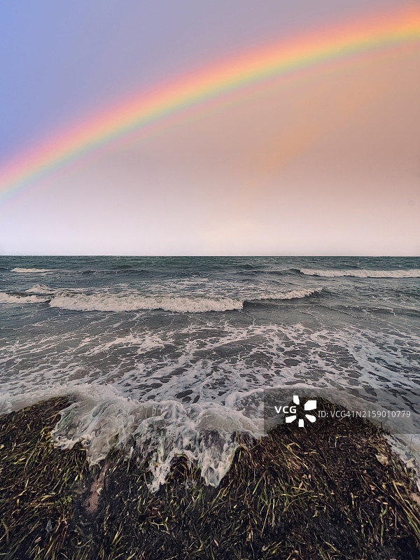 印度：海面之上的彩虹美景图片素材