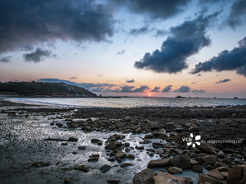 法国西部布列塔尼勒格尔齐特海滩的日落图片素材