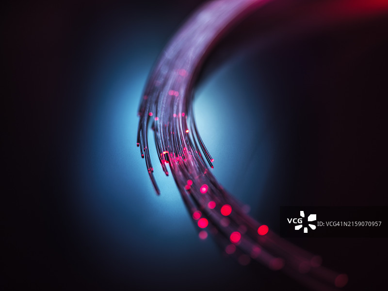 通过互联网传输数据的光纤图片素材