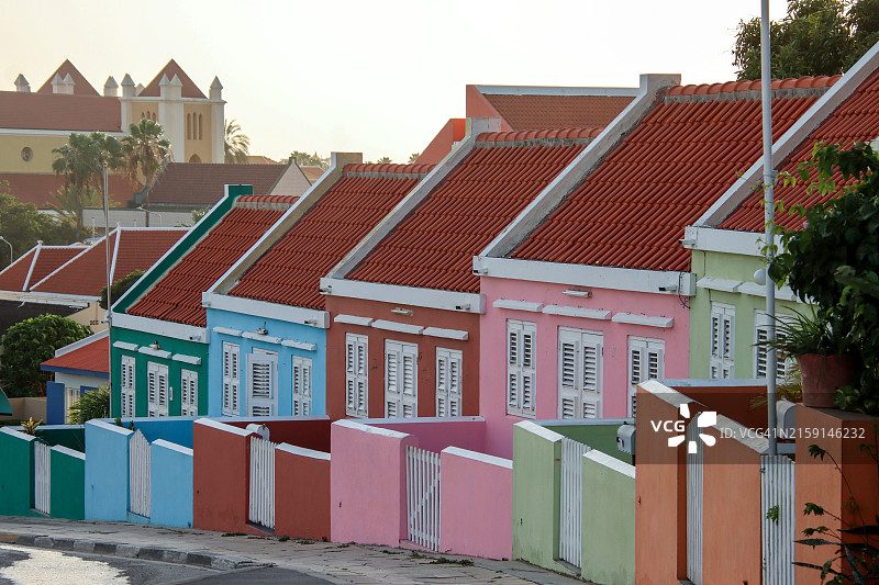 威廉斯塔德阿尔特纳山：彩色房屋图片素材