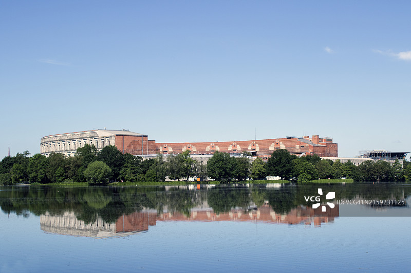 倒映在杜岑代希湖中的国会大厅图片素材