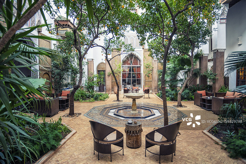 摩洛哥非斯古城里亚德庭院图片素材