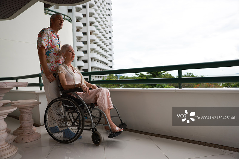 老年夫妇居家养老生活图片素材