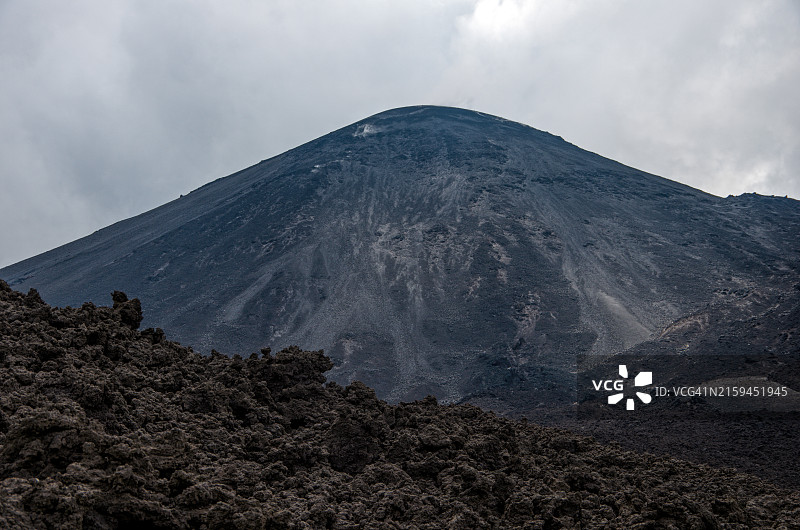 危地马拉帕卡亚火山附近的熔岩地图片素材
