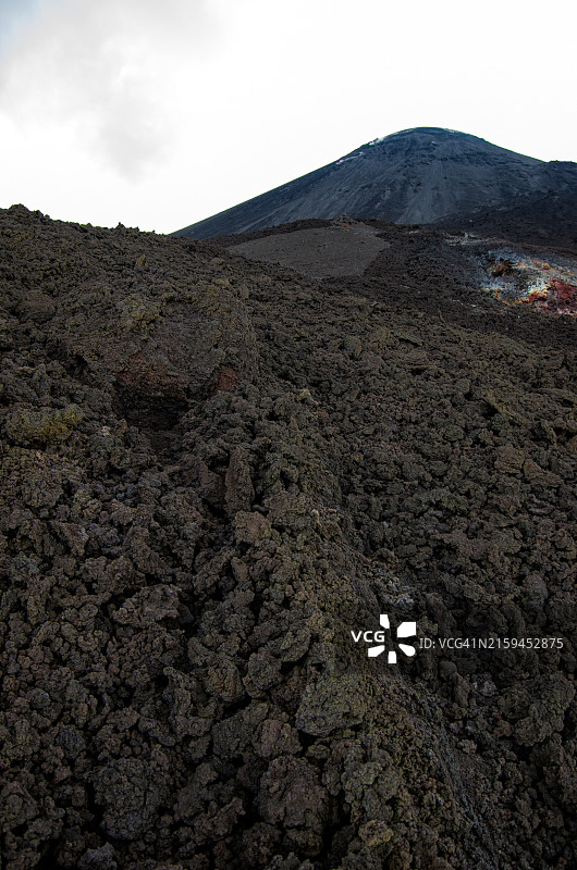 危地马拉帕卡亚火山附近的熔岩地图片素材