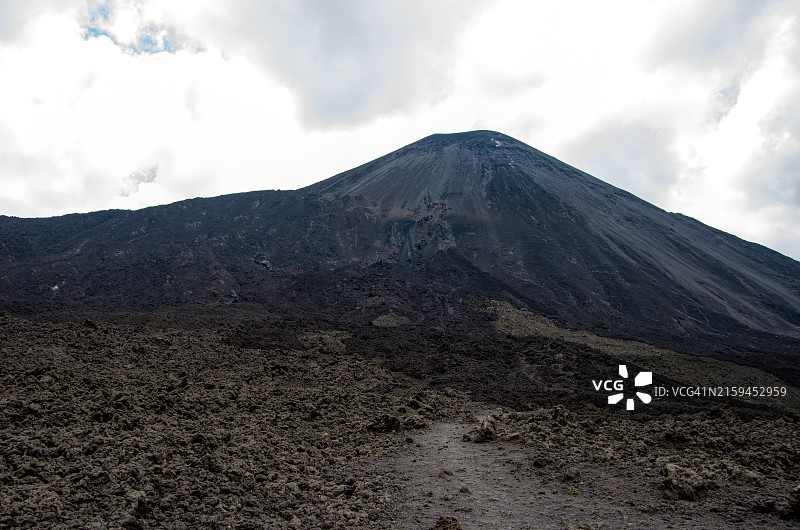 危地马拉帕卡亚火山附近的熔岩地图片素材