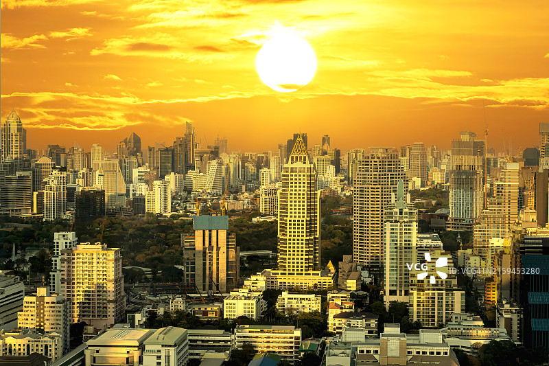 热浪炙热阳光：中暑、全球变暖与城市高温图片素材