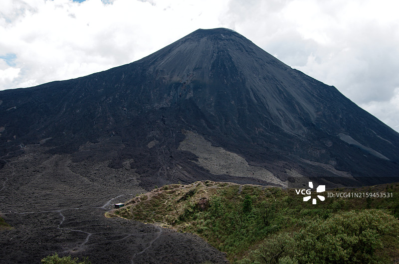 从奇诺山看帕卡亚火山，危地马拉埃斯昆特拉省圣维森特帕卡亚图片素材
