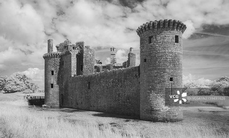 英国苏格兰盖洛韦的卡拉弗洛克城堡红外图像图片素材