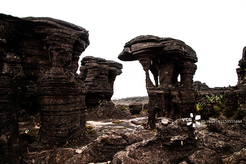 晴空下的古遗址景观图片素材