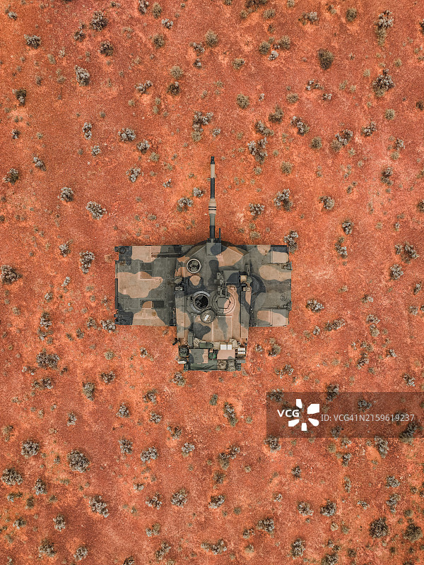 澳大利亚南澳大利亚州内陆废弃军用坦克航拍图片素材