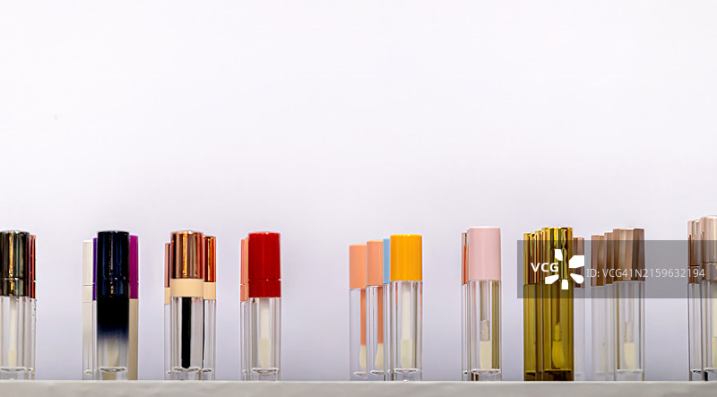 货架上的化妆品模板套装图片素材