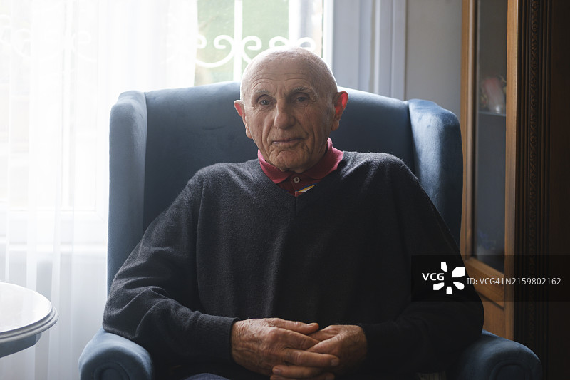 一位老人的肖像图片素材