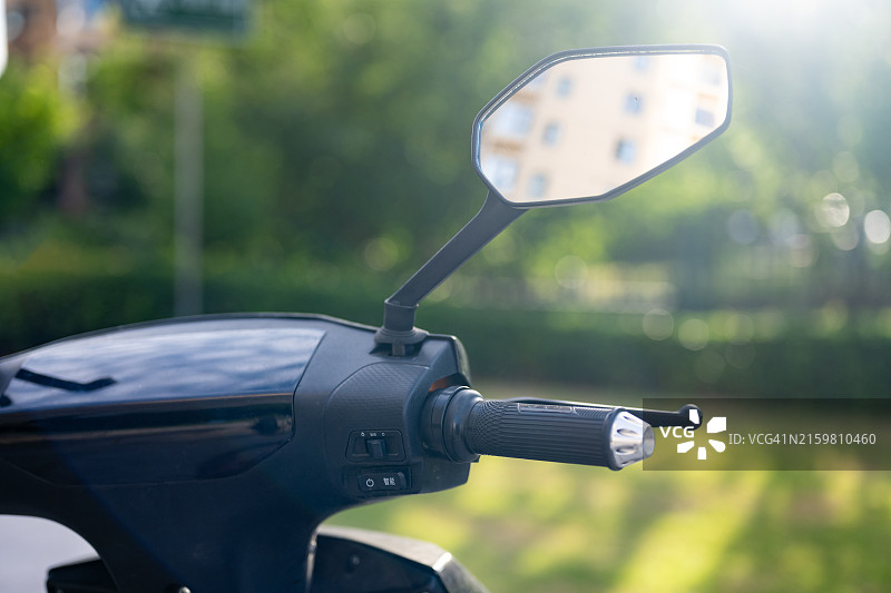 电动自行车车把特写图片素材