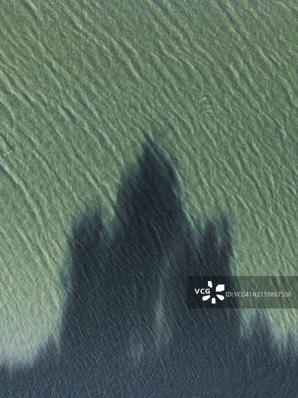 无人机视角下的澳大利亚北部领地玛丽河树影图片素材