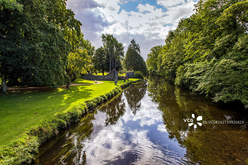 北爱尔兰安特里姆郡安特里姆镇的六英里水域图片素材
