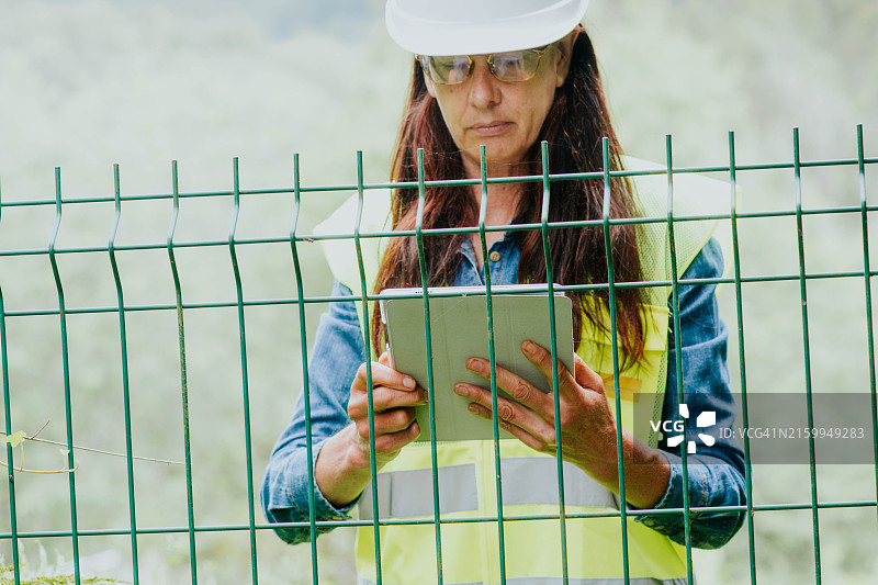 工作场所中的女承包商图片素材