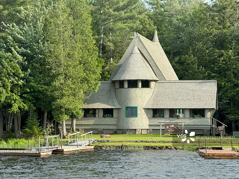 拉奎特湖的木瓦风格建筑（前身为教堂）图片素材