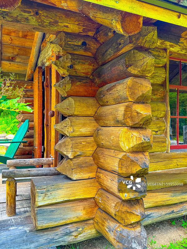 阿迪朗达克山体验，蓝山湖的小木屋的圆形马鞍和缺口角图片素材