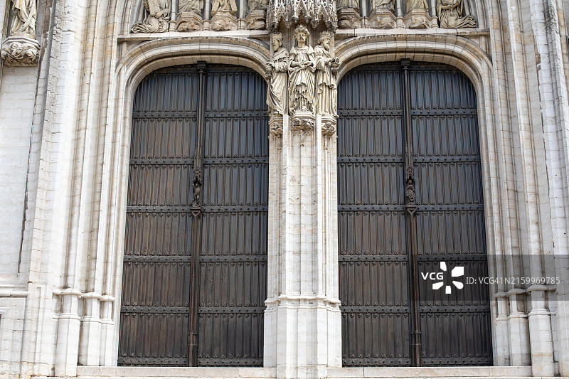 圣米歇尔和圣古都勒大教堂入口图片素材