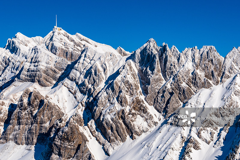 阿尔卑斯泰因地区雪山航拍，包含森蒂斯山图片素材