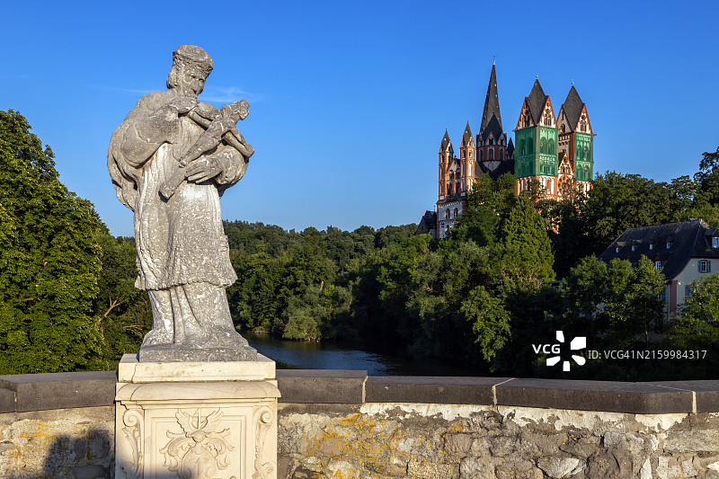 林堡大教堂与内波穆克的约翰雕像图片素材