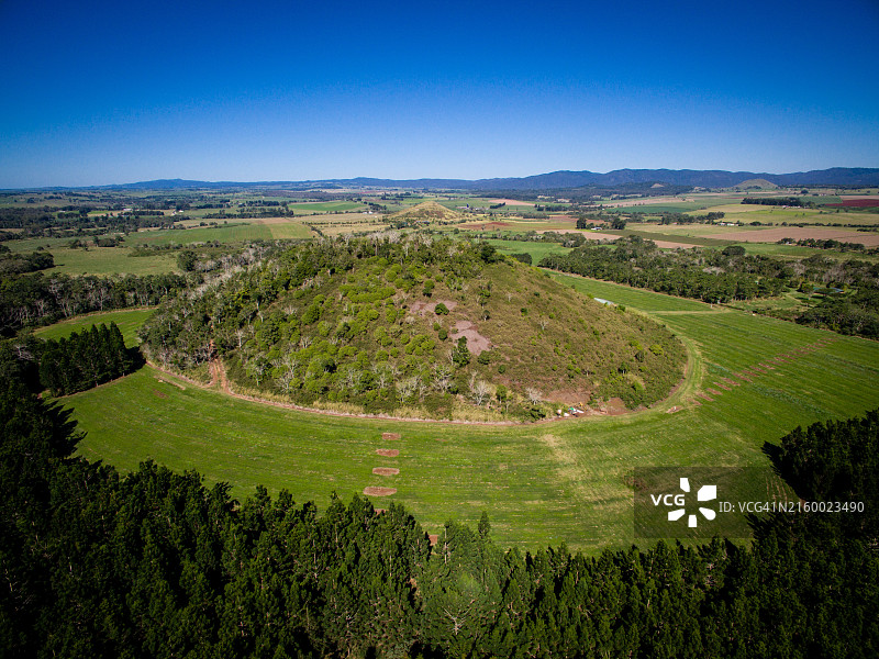 阿瑟顿火山省火山渣锥的航拍景色图片素材