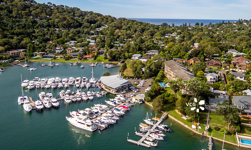 航拍皮特沃特纽波特码头及周边住宅图片素材