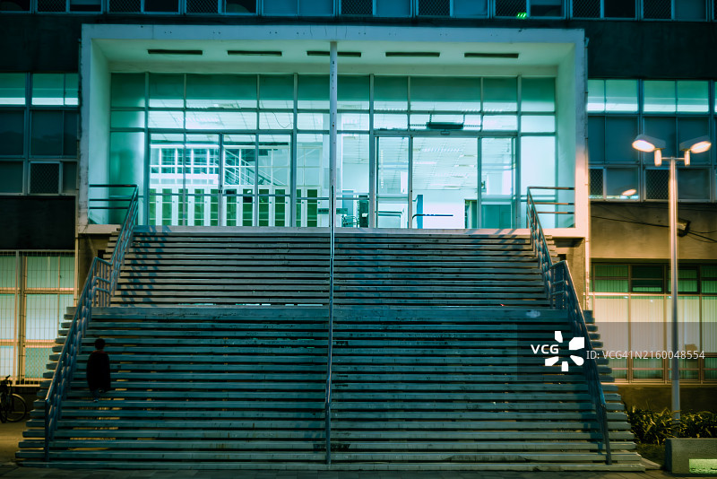 大学图书馆夜景图片素材