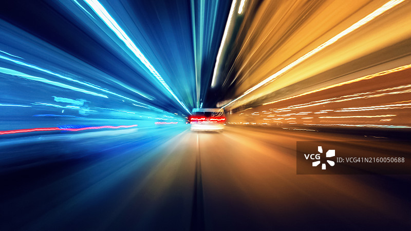 动态模糊：隧道高速公路驾驶图片素材
