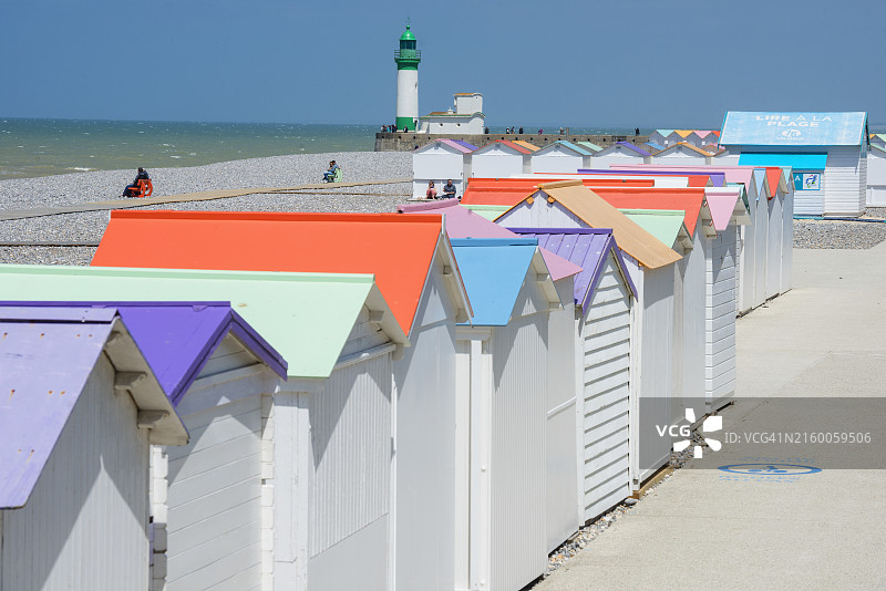 勒特雷波尔的沐浴小屋和灯塔图片素材
