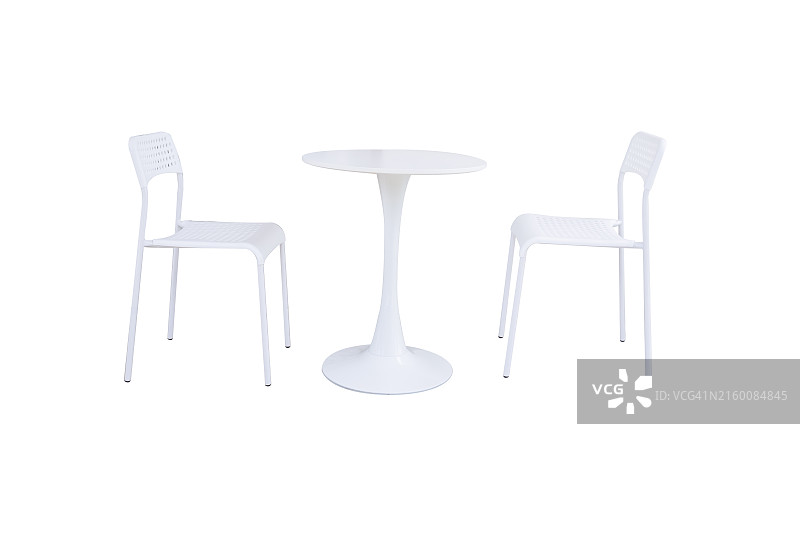 白色桌子和椅子围成一圈图片素材